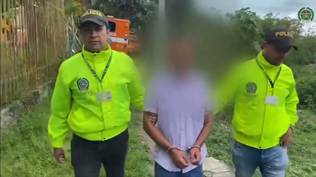 La Fiscalía General de la Nación, a través de la Seccional Cundinamarca, y en articulación con la Policía de Colombia
logró la captura de un hombre que le habría causado la muerte a un niño de dos años y ocho meses.