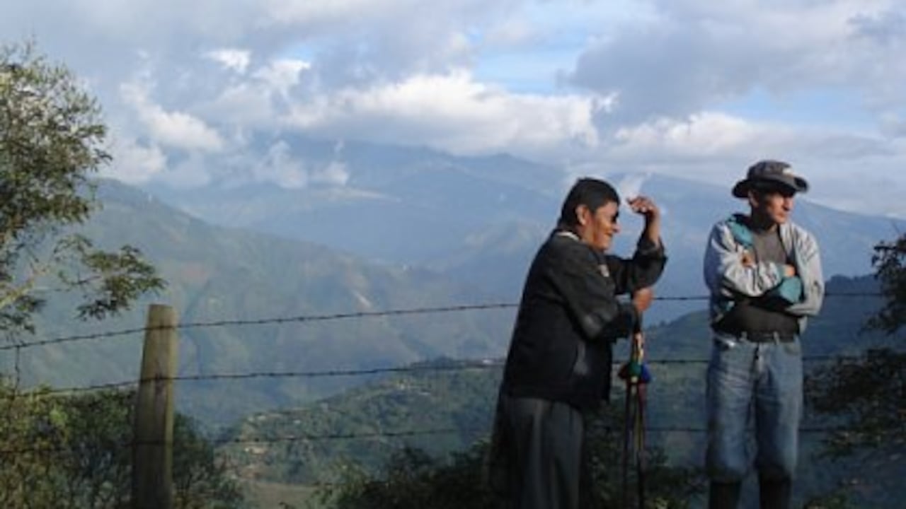 En la vereda El Trapiche de Toribío, la Gaurdia Indígena tiene puestos de control para verificar que sus montañas no estén siendo utilizadas por narcotraficantes para instalar laboratorios. Tampoco quieren que haya presencia de grupos armados, como las Farc, ni presencia permanente del Ejército.