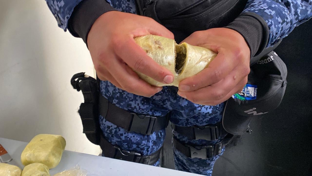 Celulares, cuchillos, estupefacientes, licor y hasta licuadoras encontró el Inpec en las celdas de la cárcel La Picota.