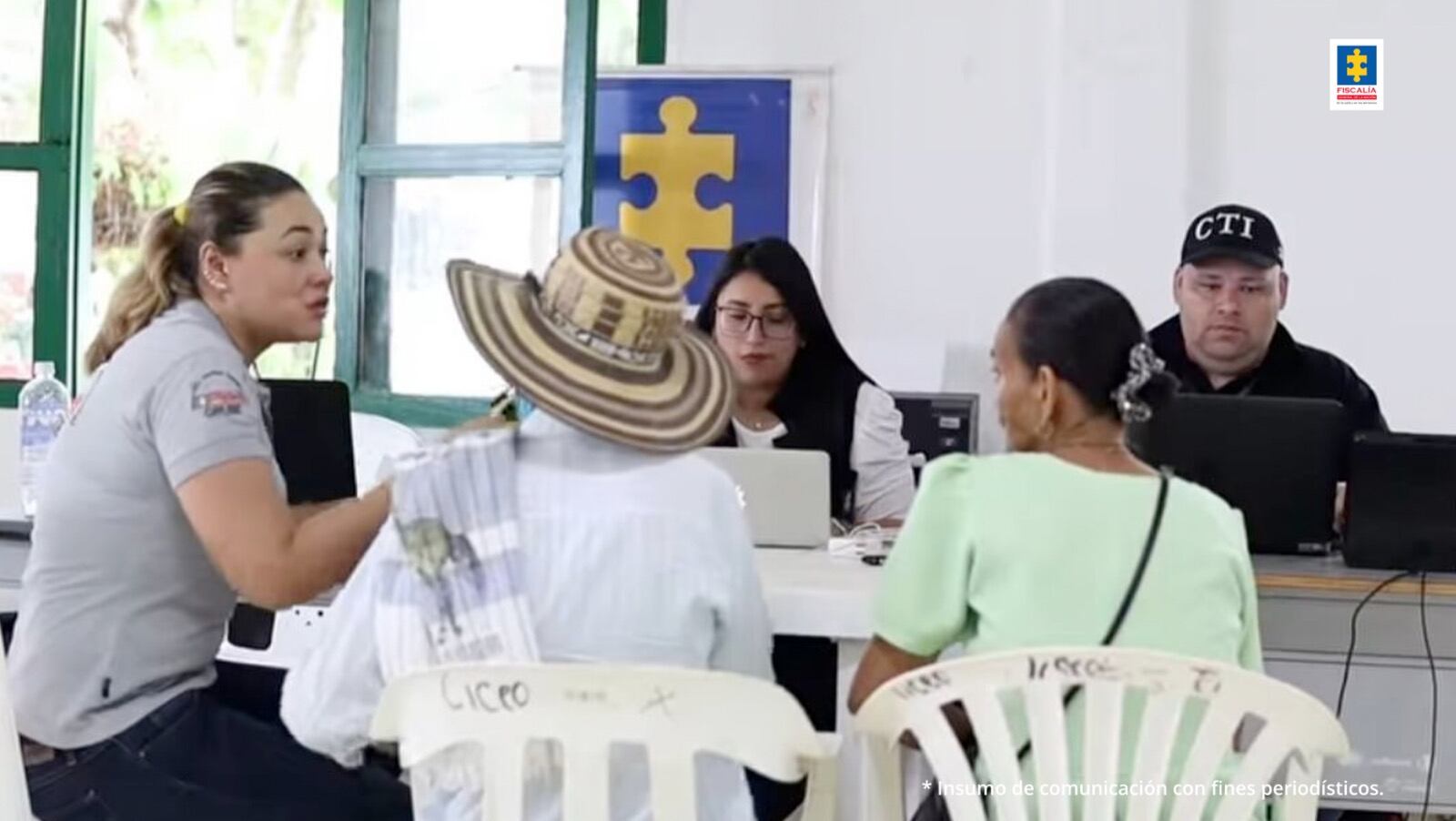 Fiscalía adelanta jornada de atención a las víctimas de las extintas AUC en el Urabá antioqueño; entregó bienes para su reparación