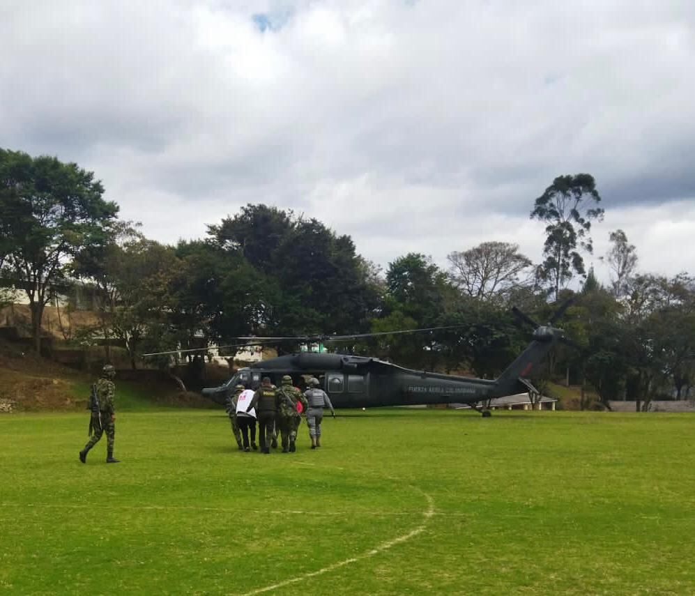 Fuerzas Militares salvaron la vida de campesino herido tras pisar una mina antipersonal en Nariño.