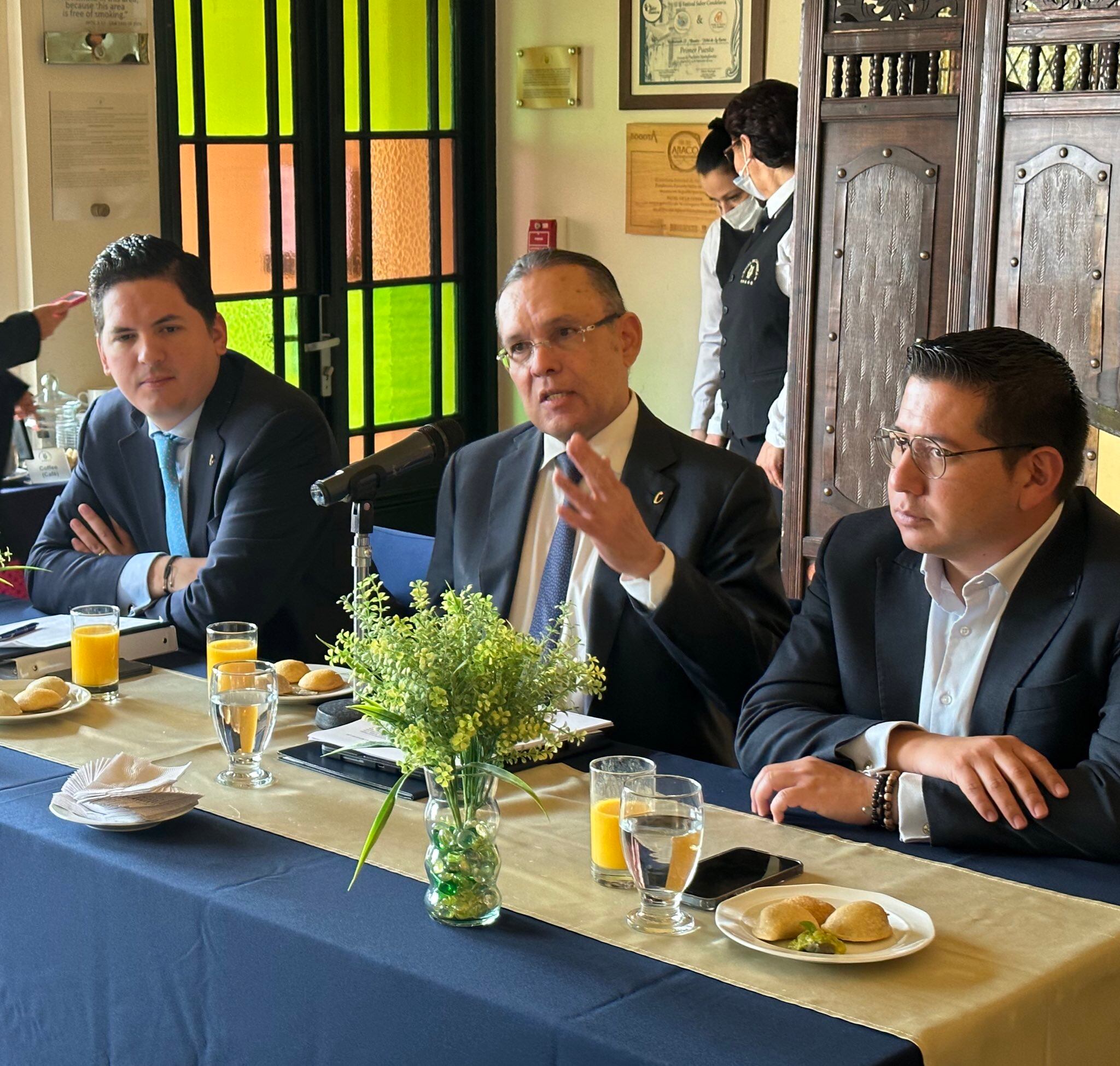 El director del Partido Conservador, Efraín Cepeda, fue el más vehemente en decirle no a la reforma a la salud de Carolina Corcho, al menos por ahora.