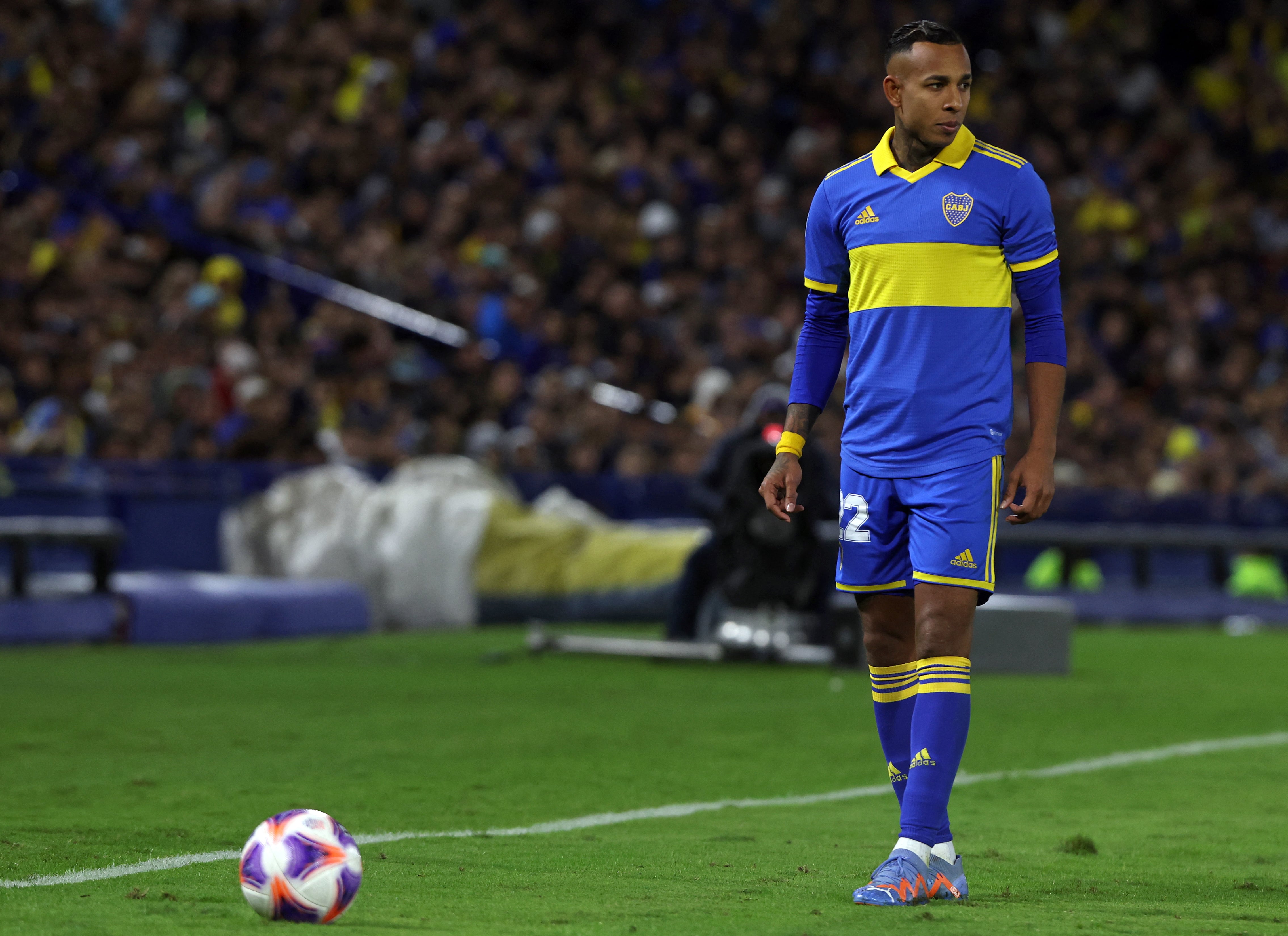 Sebastián Villa, futbolista colombiano que se ha visto envuelto en un escándalo por supuesta violencia de género contra su expareja (Photo by ALEJANDRO PAGNI / AFP)
