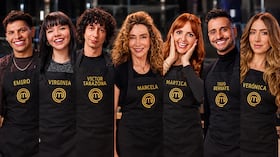 Famosos con delantal negro en 'MasterChef Celebrity'.