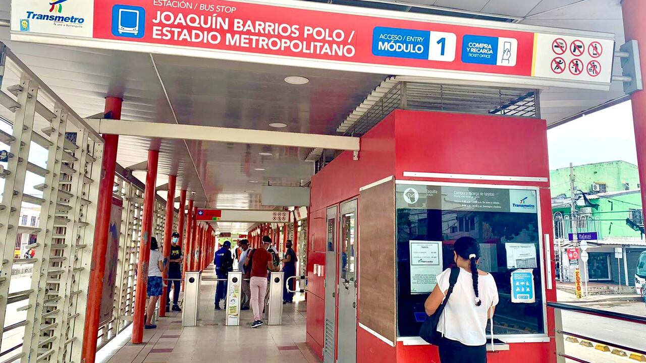 Estación del sistema de transporte masivo Transmetro en Barranquilla.