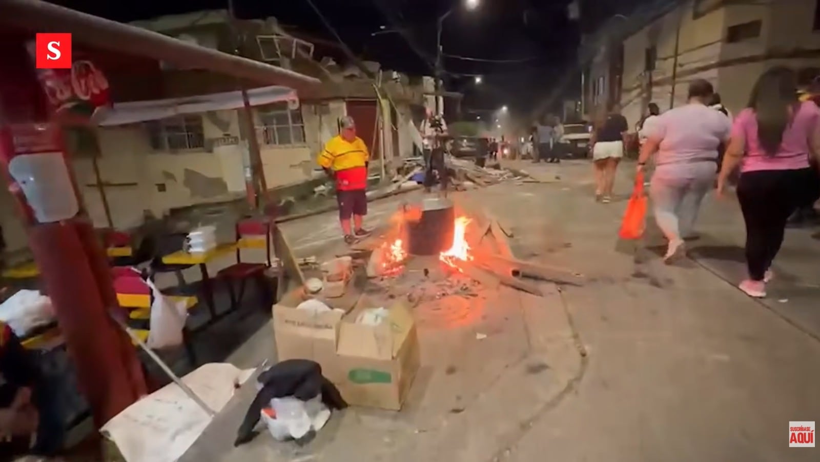 La comunidad se organizó para comer.