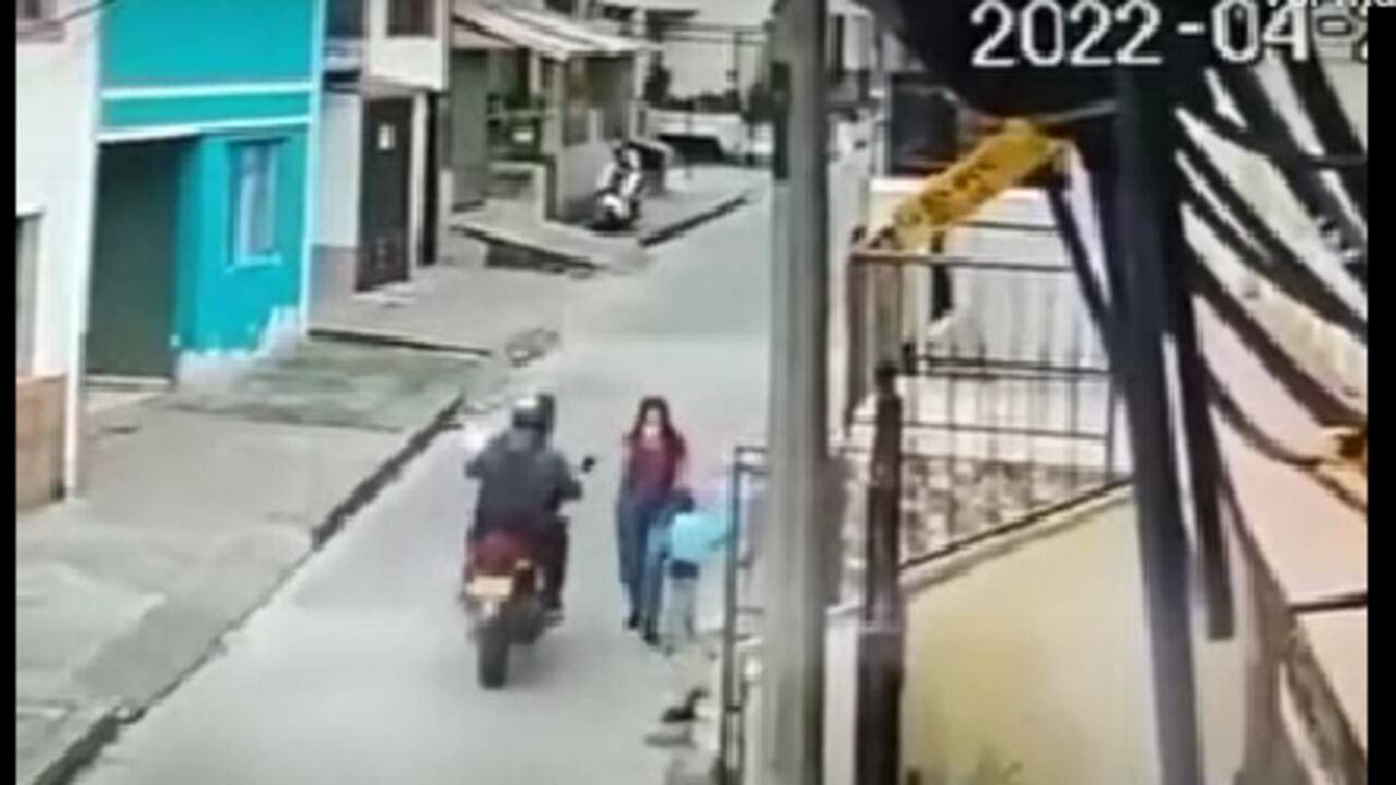 La víctima estaba en compañía de su hijo, menor de edad.