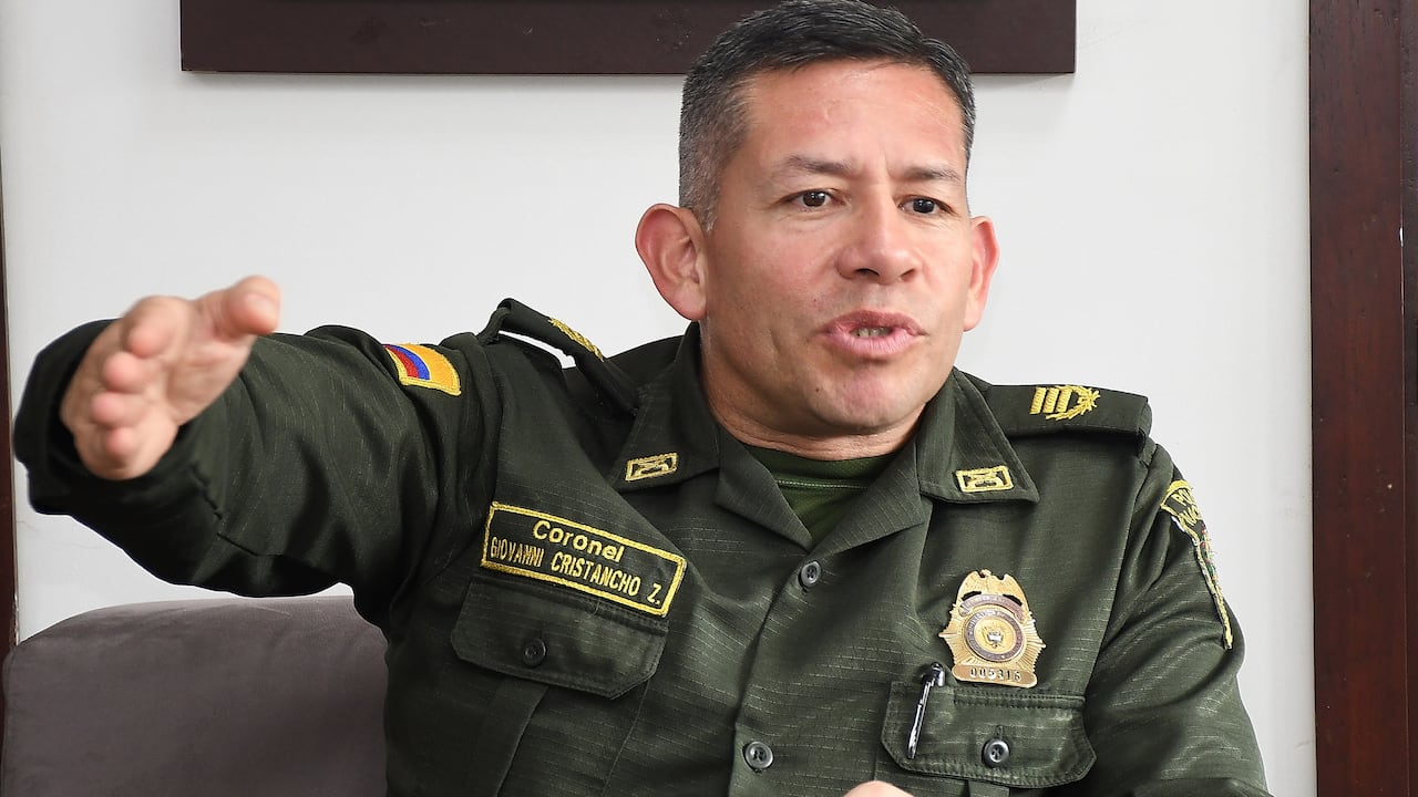 Orden:Giovanni Cristancho, Comandante dela Policia Valle. Foto José L Guzmán EL País