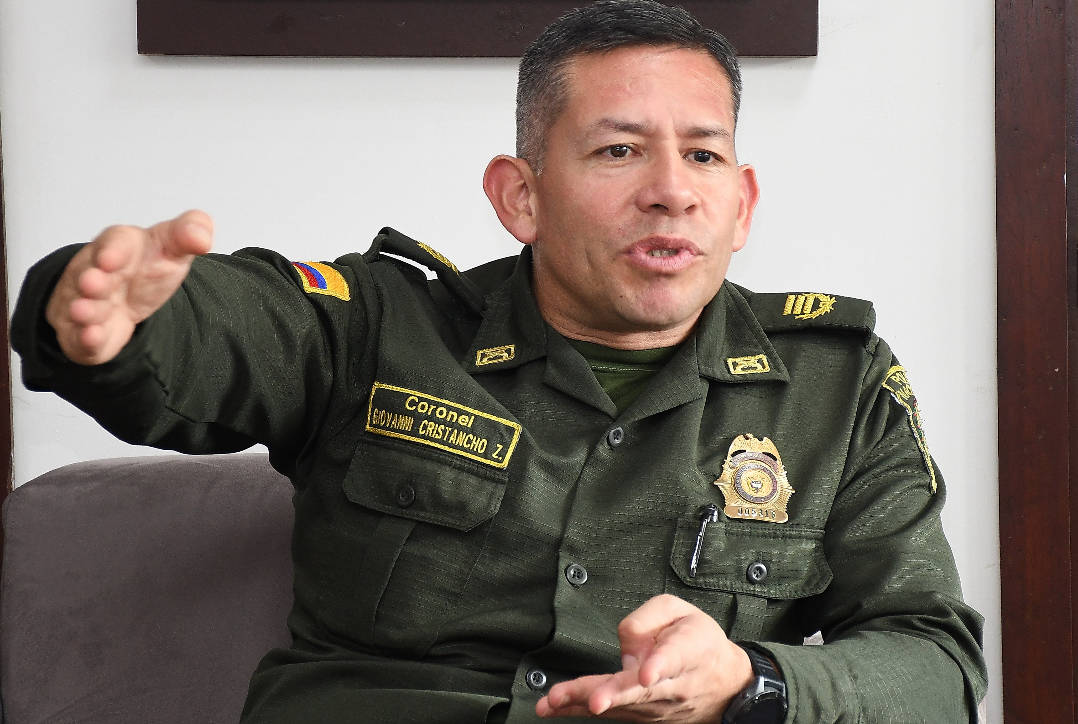 Orden:Giovanni Cristancho, Comandante dela Policia Valle. Foto José L Guzmán EL País