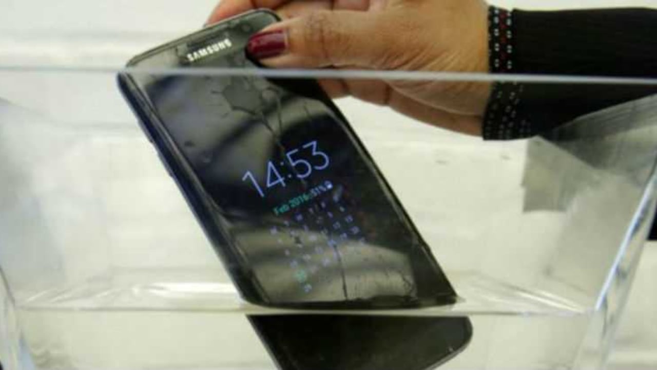 Samsung dijo que sus nuevos dispositivos son resistentes al agua. ¿Es cierta esta afirmación?