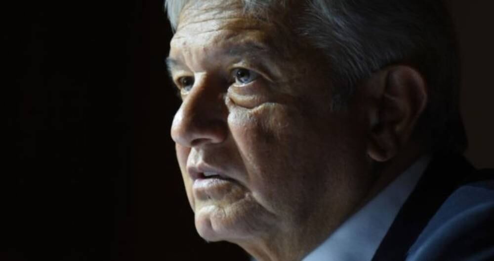 López Obrador se ha referido a Boluarte como 'usurpadora', criticando el manejo que ella le ha dado a la ola de protestas que se suscitaron tras la destitución de Castillo. 