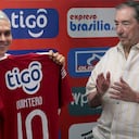 Colombian Juan Fernando Quintero (L) poses with his new jersey, next to businessman Fuad Char, during the presentation as new player of Colombia's Junior team, at the Metropolitano stadium, in Barranquilla on January 15, 2023.
Jesus RICO / AFP
