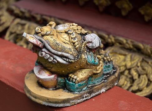 Colocar símbolos relacionados con la abundancia puede ser muy importante.