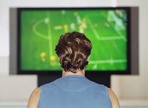 Ajustar la imagen del televisor puede ayudar a mejorar la experiencia al momento de ver un partido de fútbol.