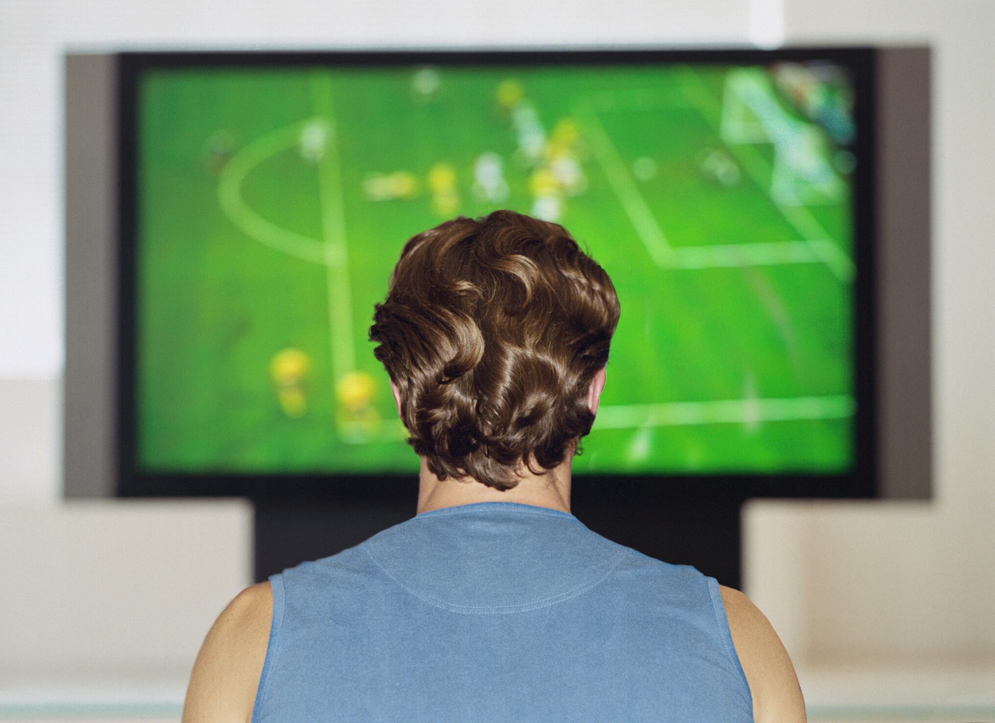 Ajustar la imagen del televisor puede ayudar a mejorar la experiencia al momento de ver un partido de fútbol.
