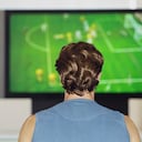 Ajustar la imagen del televisor puede ayudar a mejorar la experiencia al momento de ver un partido de fútbol.