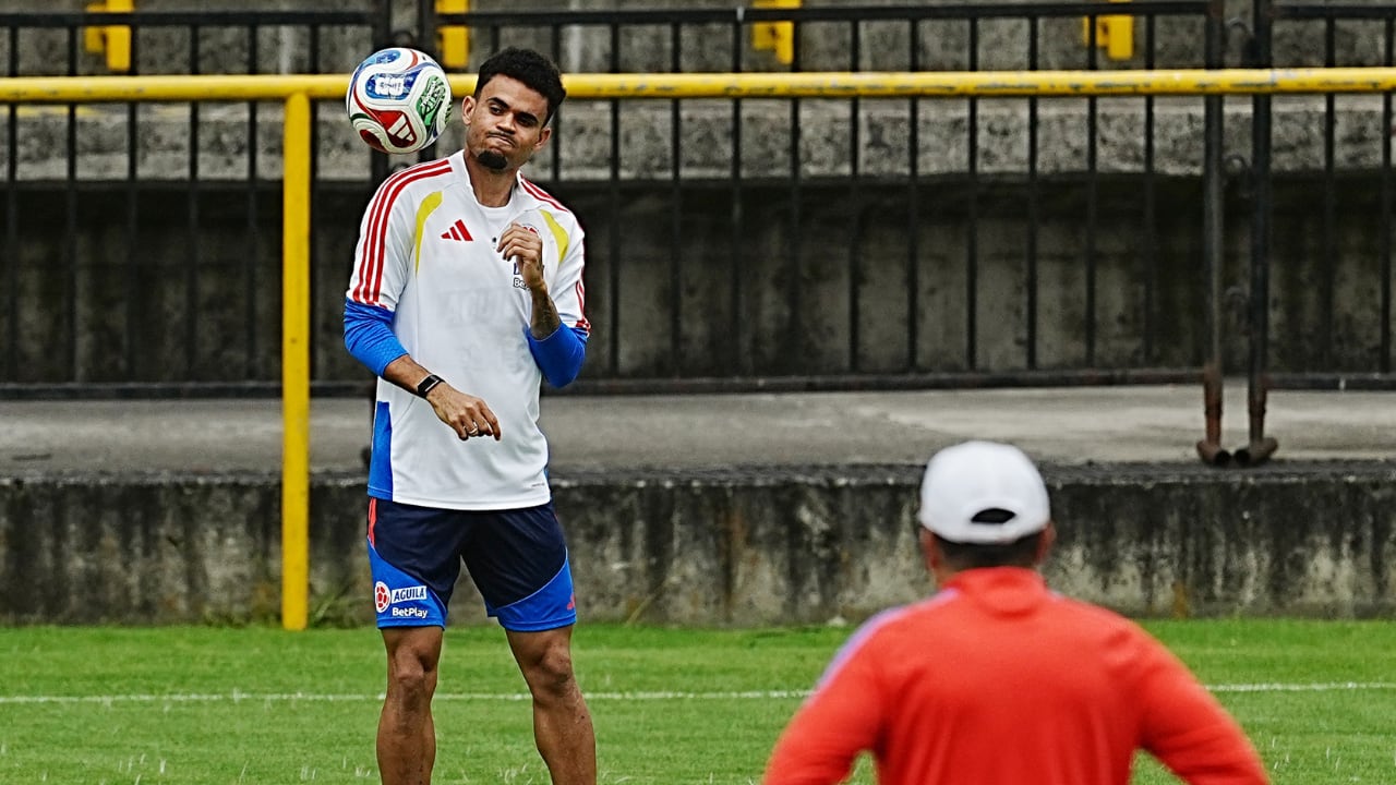 Luis Díaz en un entrenamiento con la Selección Colombia previo al Mundial 2026.