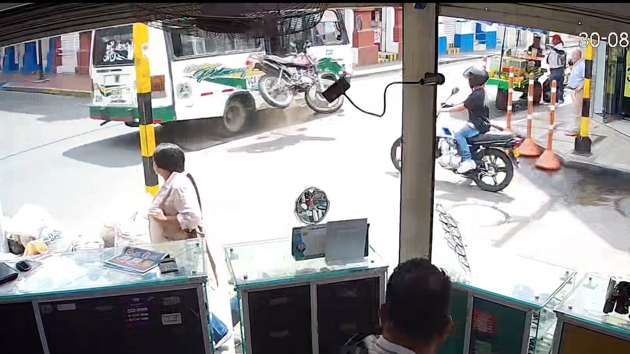 Accidente de tránsito entre motocicleta y bus de servicio público en Buga