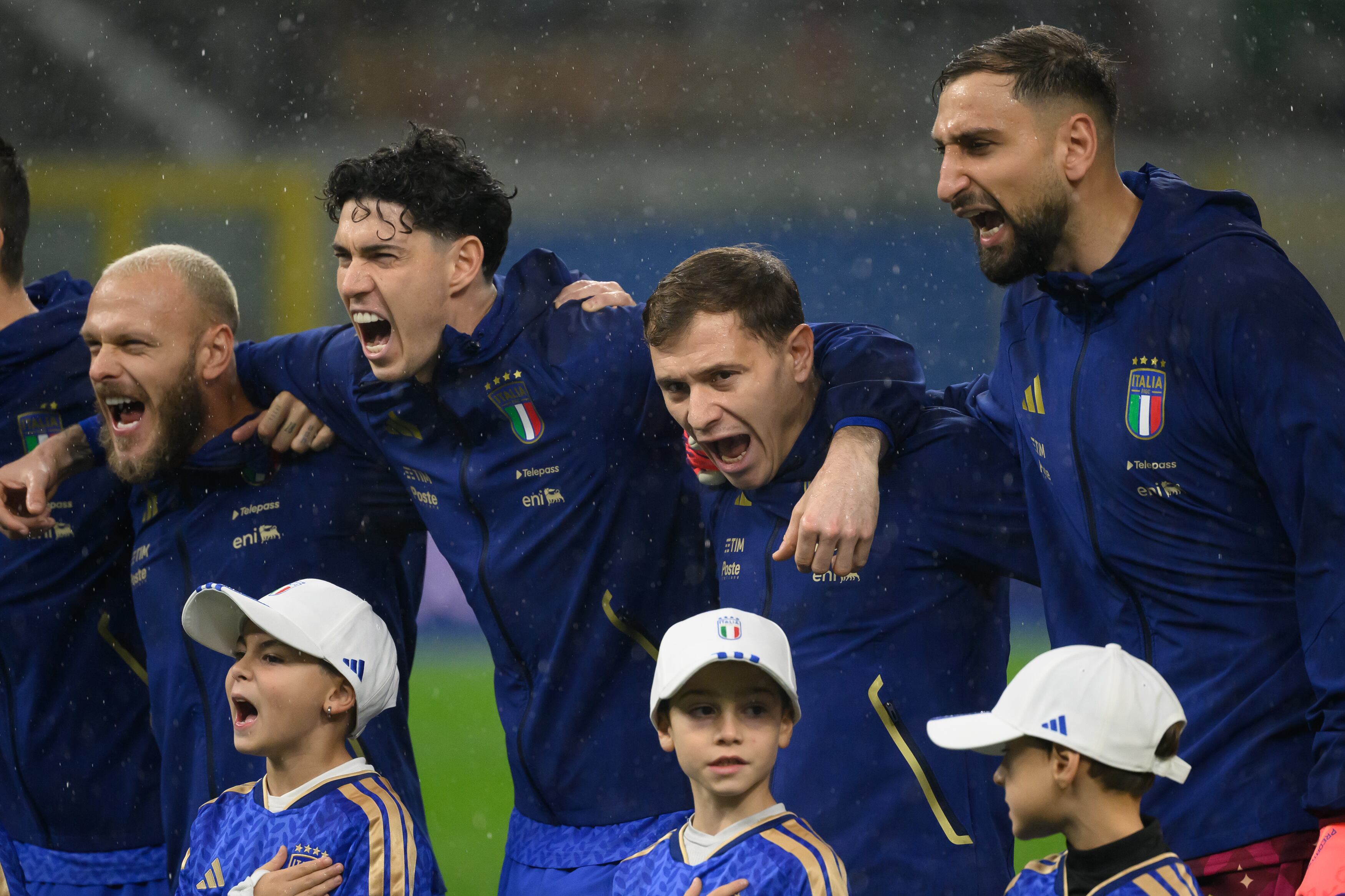 Selección de Italia entona su himno antes de un juego rumbo al Mundial 2026