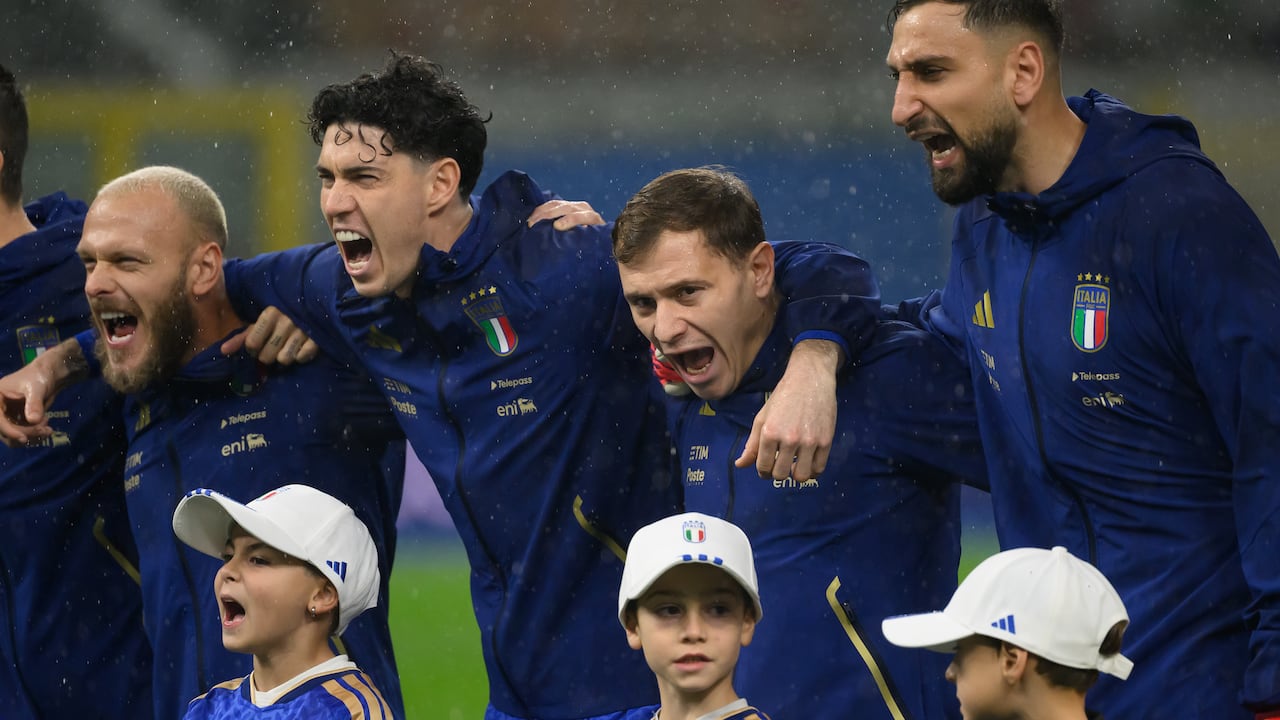 Selección de Italia entona su himno antes de un juego rumbo al Mundial 2026