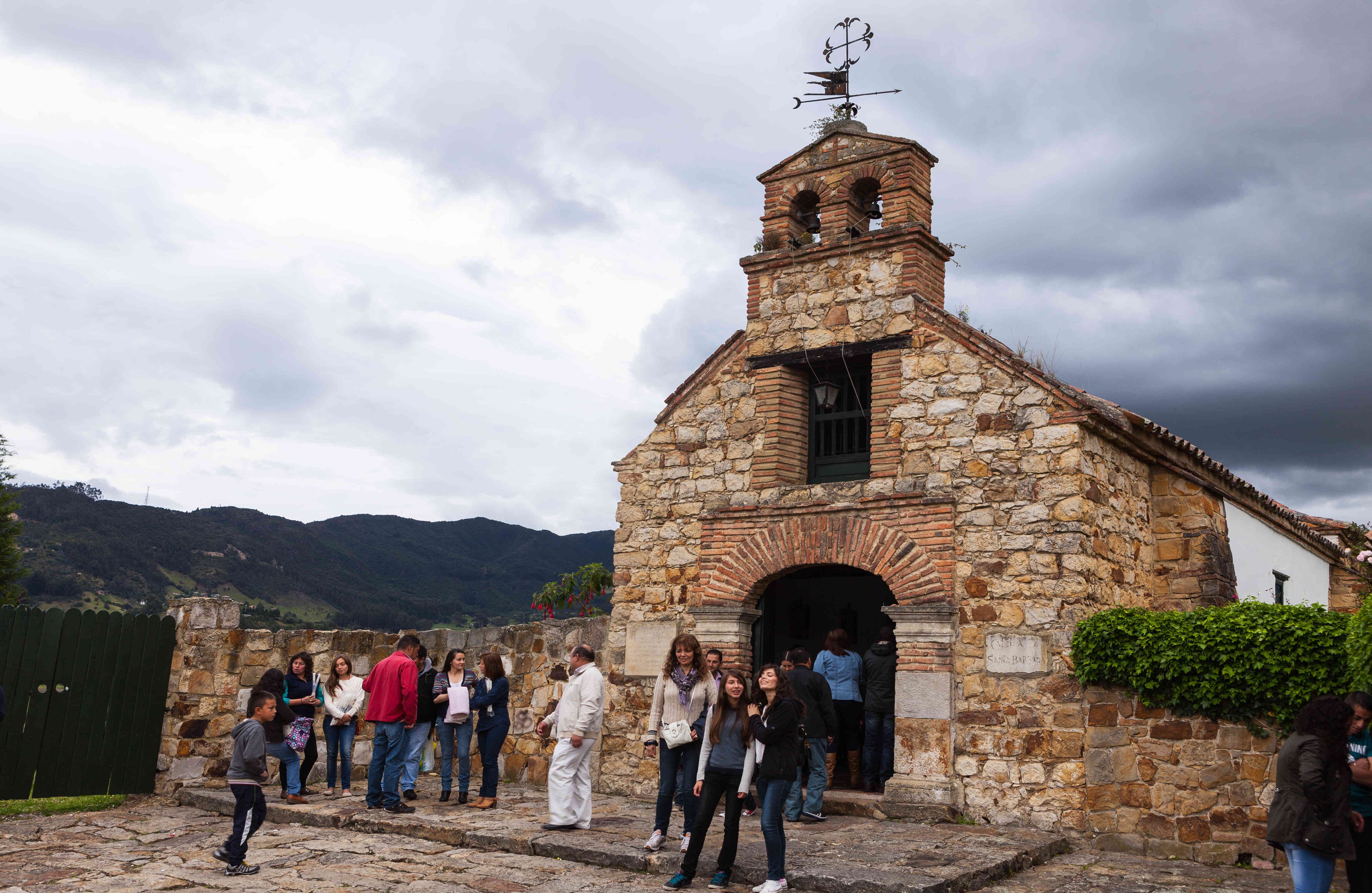 Ermita de Santa Bárbara (Tabio). Capilla doctrinera de los muiscas en lo alto de la colina. Tiene un altar en madera tallada revestido con polvo de oro. ¿Cómo llegar? A 45 kilómetros de Bogotá (salida norte y Calle 80). Foto:  Getty