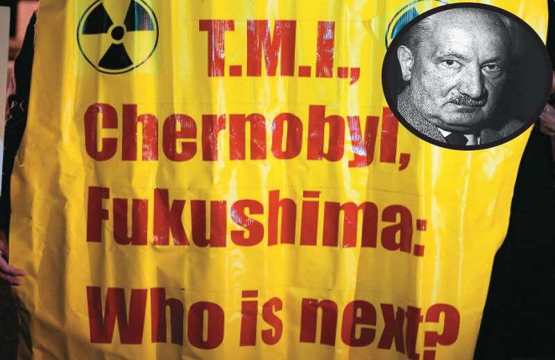 Protestas tras el accidente nuclear  en Fukushima, Japón, en 2011. Las cadenas de la tecnología: "Estaremos encadenados a la tecnología sin poder librarnos de ella, así la abracemos o la rechacemos apasionadamente". Martin Heidegger, La pregunta por la tecnología, 1953.