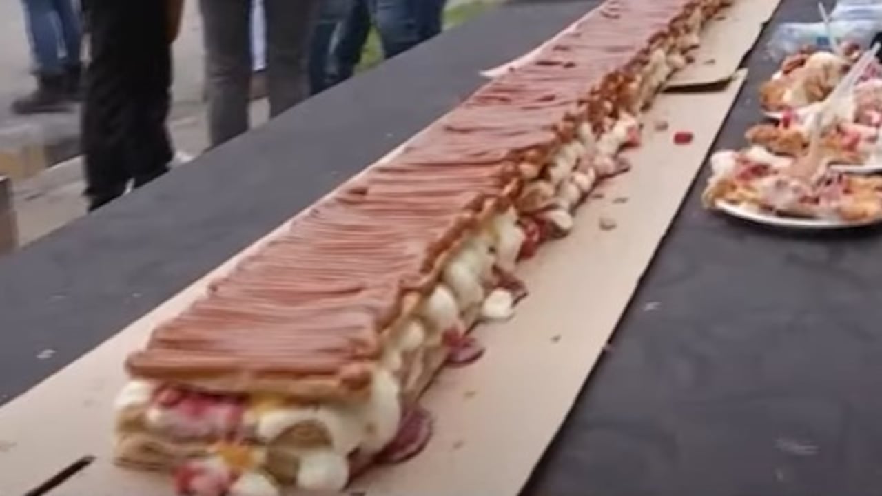En Bogotá se elaboró la milhoja más grande de Colombia.