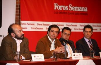 De izquierda a derecha; Alfredo Rangel, Director Fundación seguridad y democracia; Gustavo Petro, Senador de la republica; Juan Fernando Garzón, Fundación un millon de voces y Pierre Onzaga, Movimiento Unidad Nacional.