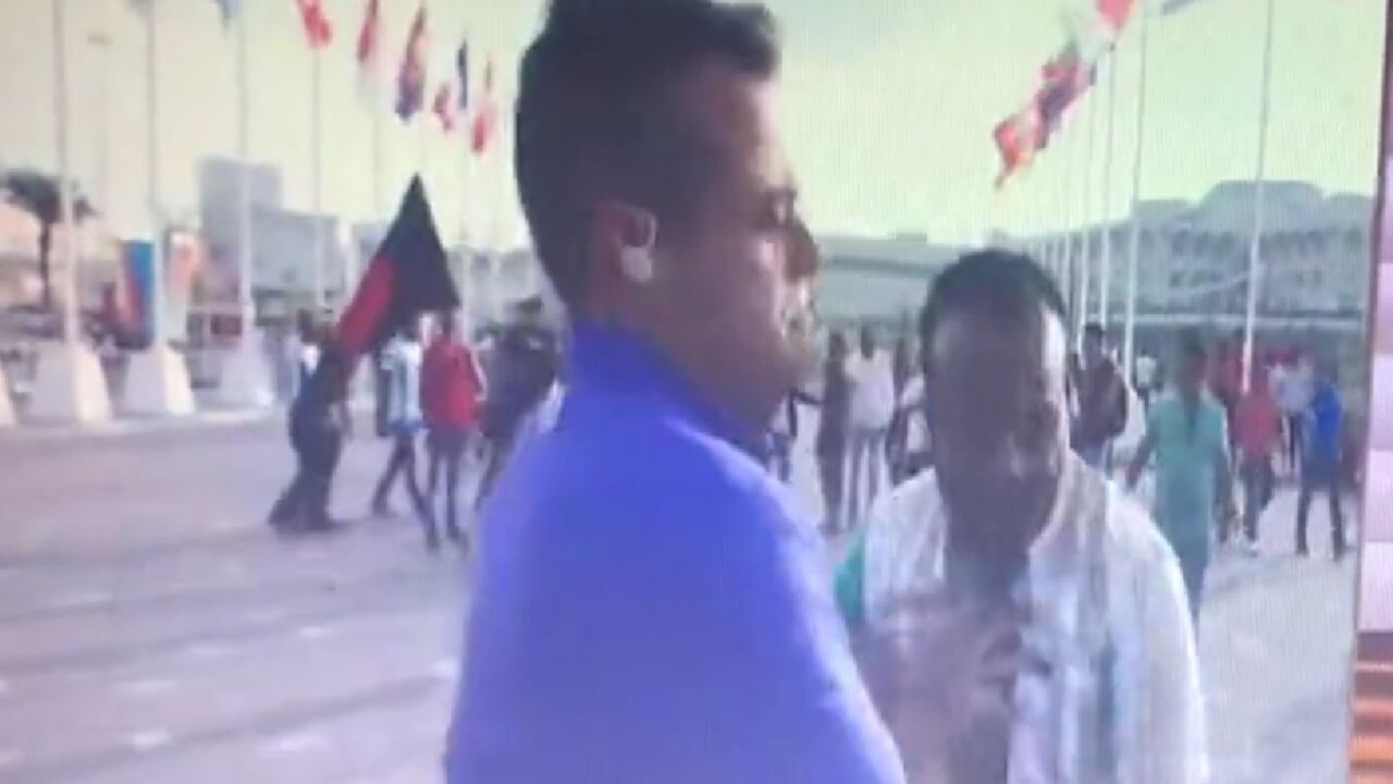 Eric Faria, periodista brasileño sufrió un percance con aficionado en el Mundial de Qatar.
