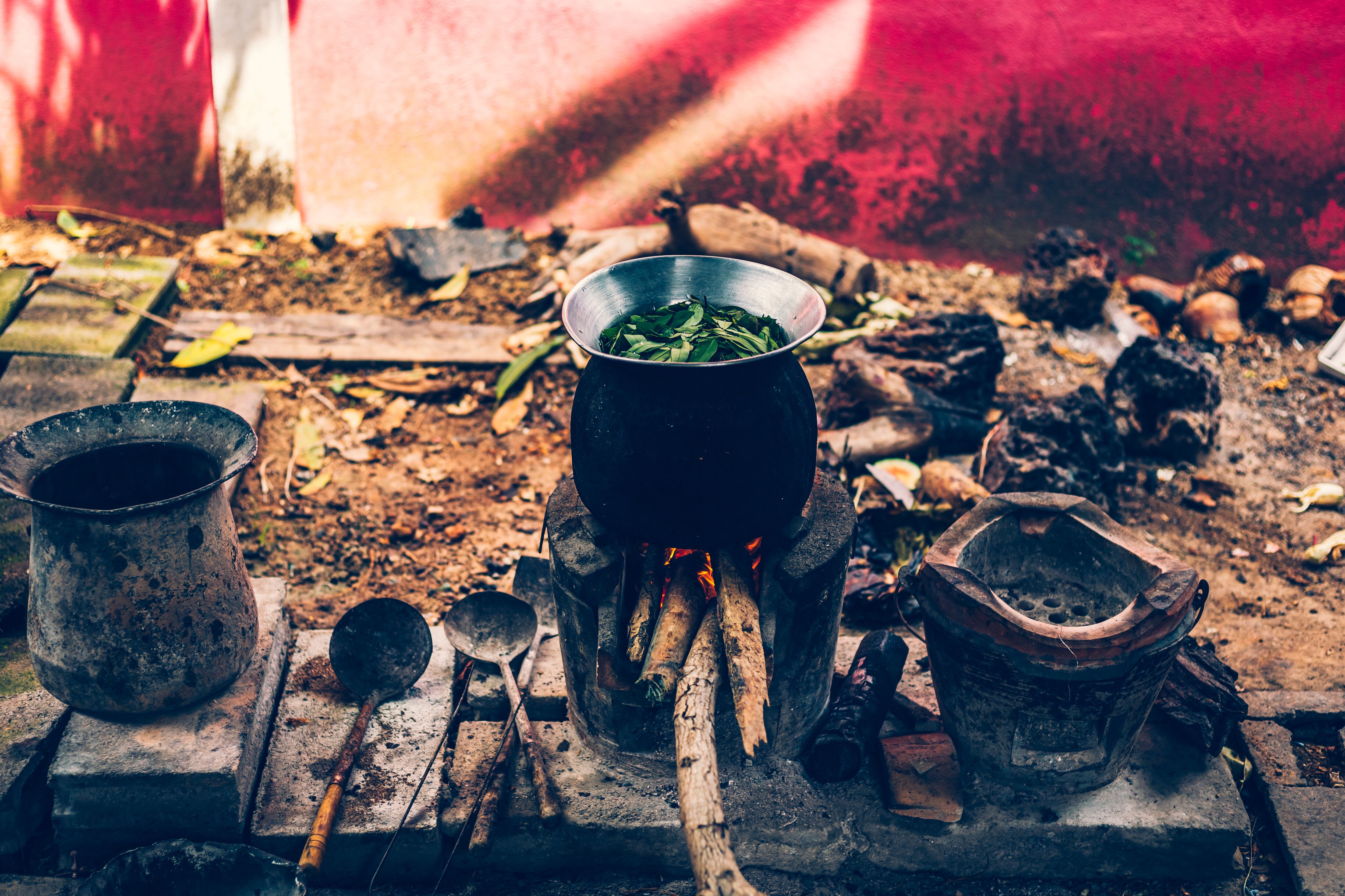 En zonas urbanas todavía persiste la pobreza energética, debido a que hay familias que cocinan con leña