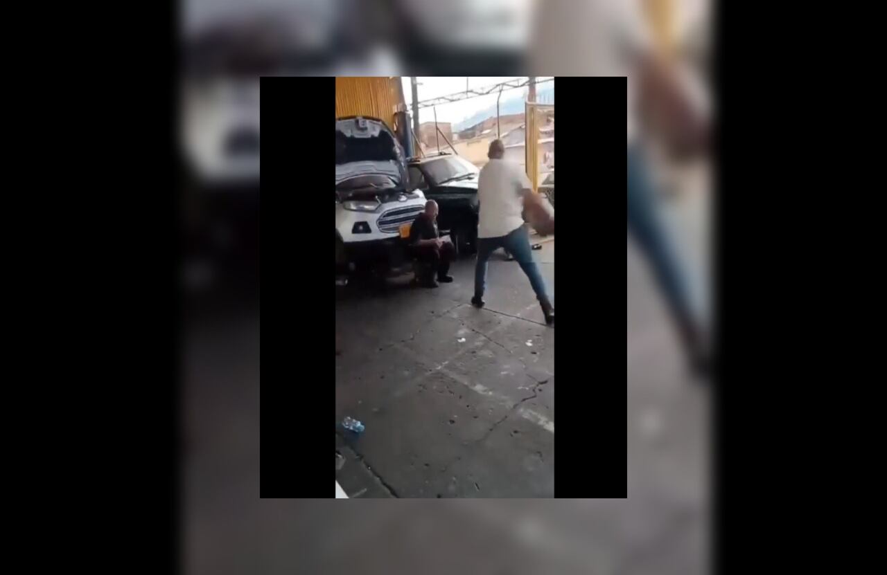 Las imágenes de presunto maltrato laboral en un taller mecánico ubicado en Pereira