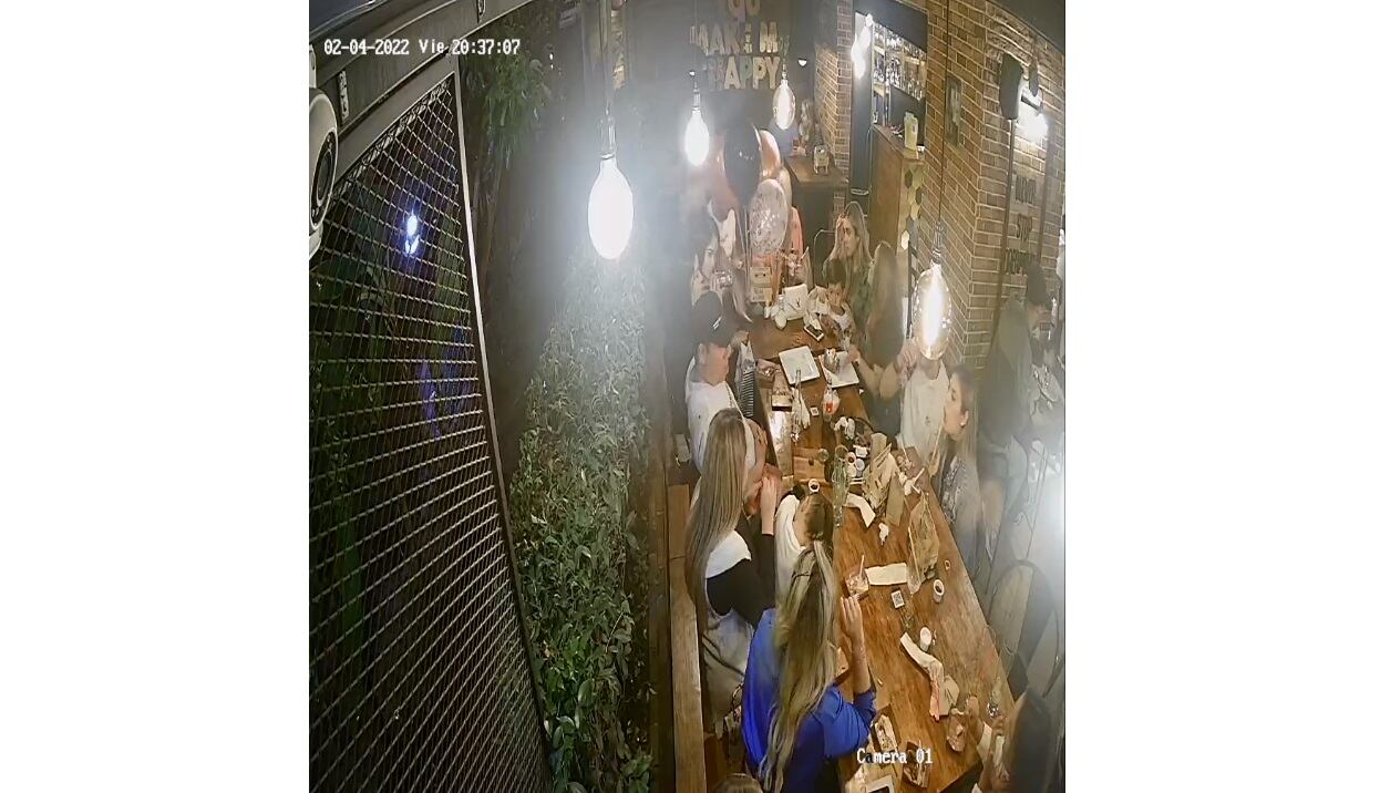 Delincuentes hurtaron celulares y objetos en el barrio Laureles de Medellín. Foto: Alerta Paisa