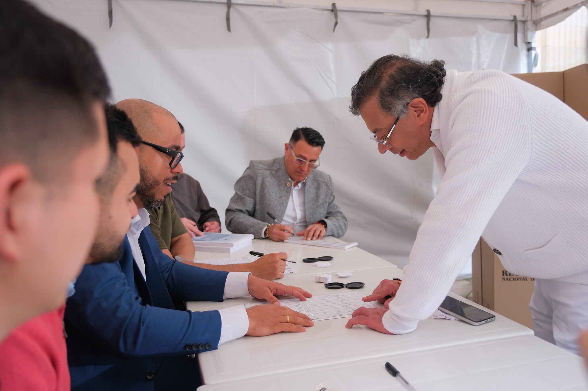 El presidente, Gustavo Petro, ejerciendo su derecho al voto, este 31 de mayo de 2026, en Bogotá