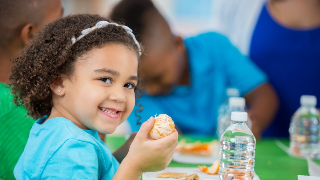 Algunos colegios ya eliminaron de sus menús las bebidas azucaradas y algunos dulces para promover entre los estudiantes una alimentación más saludable.