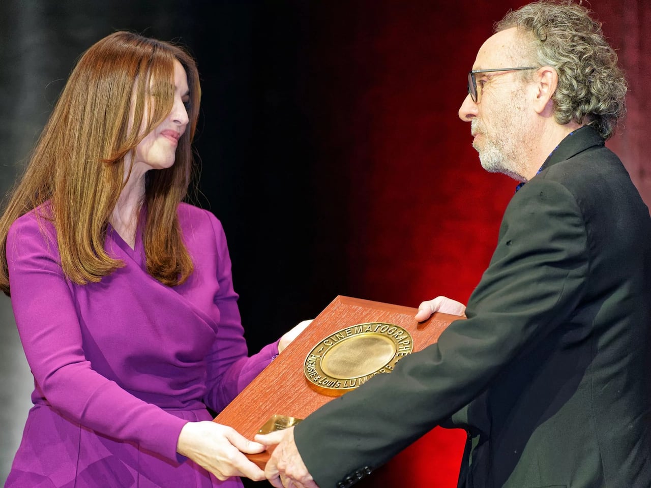 Los rumores sobre la relación entre Burton y Bellucci comenzaron a circular en octubre del 2022.