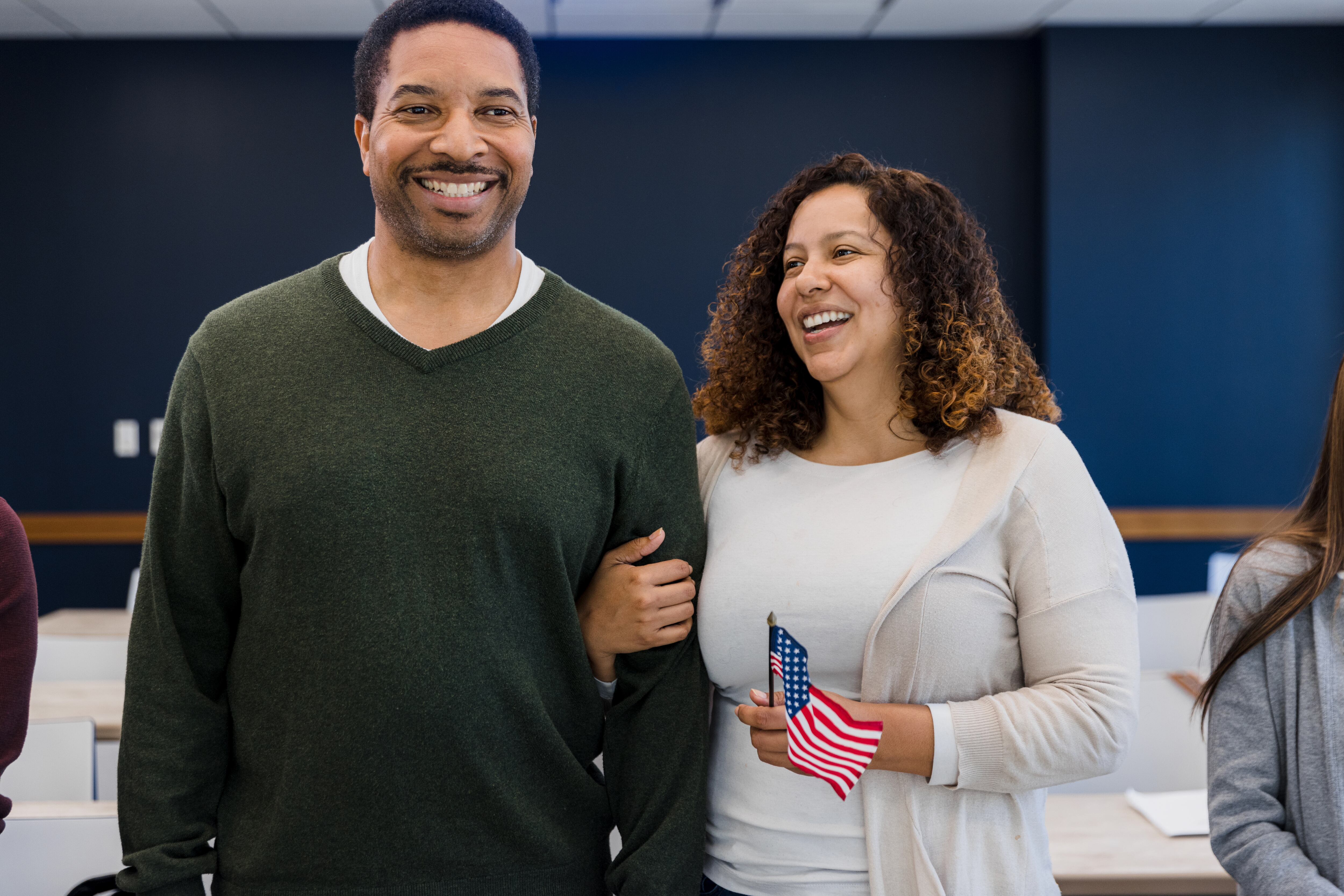 El matrimonio con un ciudadano estadounidense puede ser una puerta hacia la estabilidad migratoria, pero también conlleva responsabilidades legales profundas.