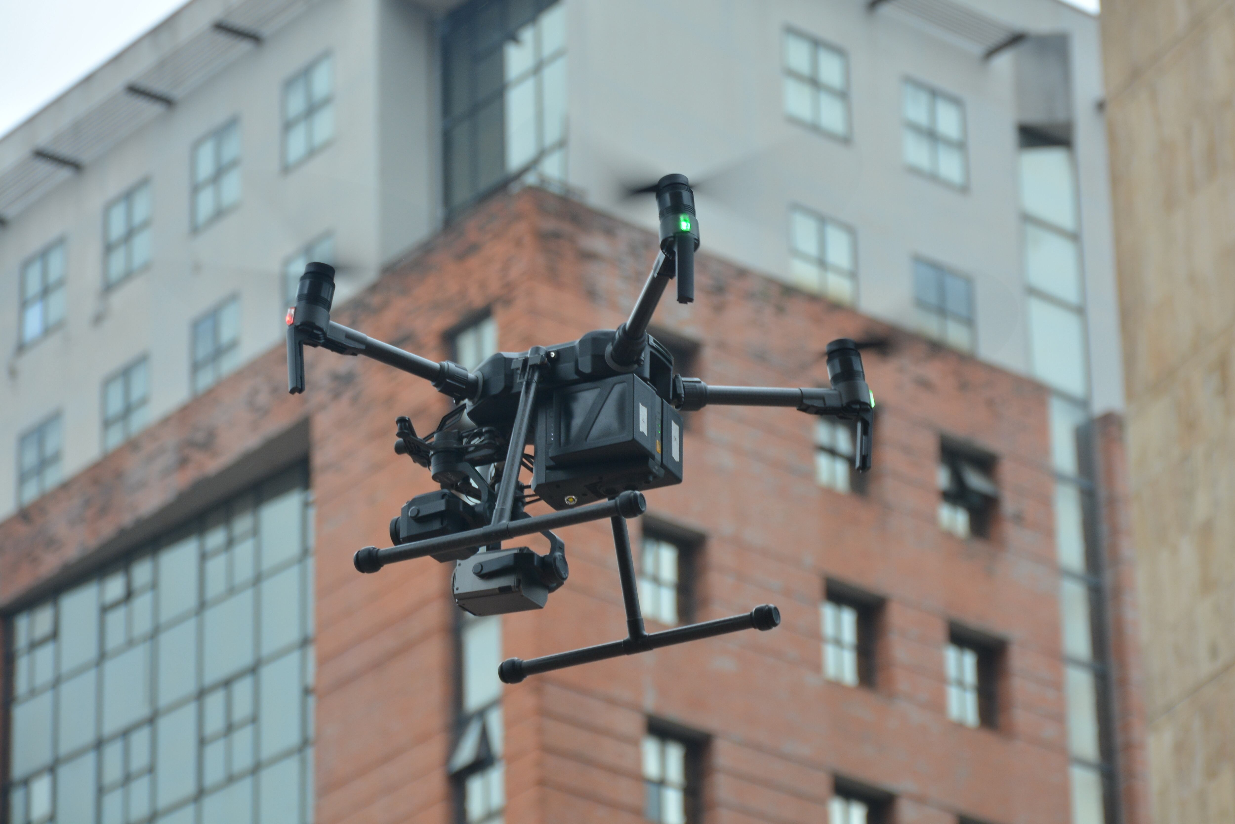 Demostración del funcionamiento del sistema de drones para las elecciones de este domingo en el Valle del Cauca.  Declaraciones de Gustavo García, Viceministro del Interior y Gobernador AdHoc para lo electoral. Camilo Murcia Lozano, Secretario de Seguridad y convivencia ciudadana de la Gobernación del Valle del Cauca. Coronel Jesús Enrique Quintero Rave, comandante de la Policía Valle. Coronel Julio Arturo Pinzón Gutiérrez, comandante de la Tercera Brigada del Ejército Nacional