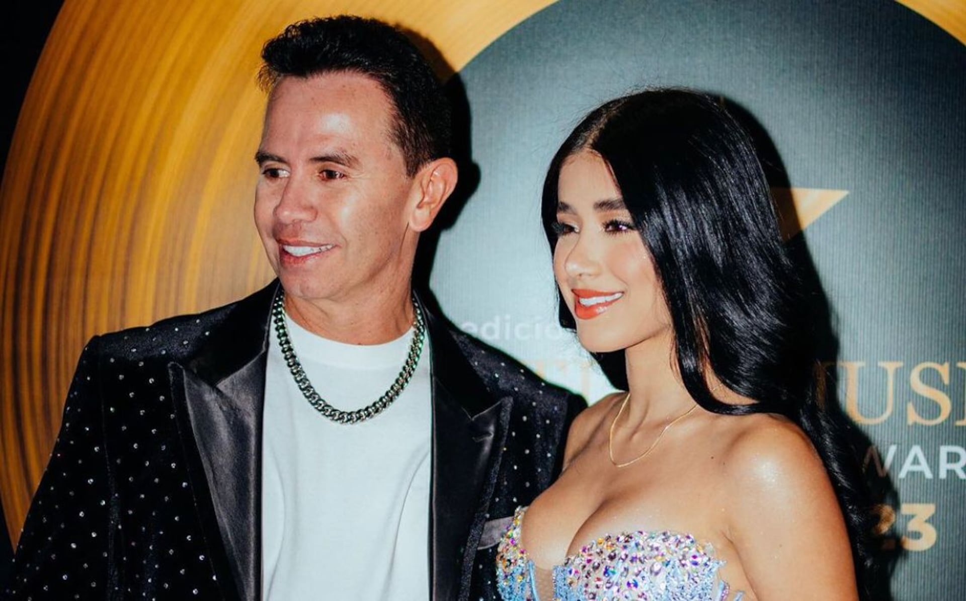 Jenny López, la novia de Jhonny Rivera, explicó por qué prefiere un hombre de 50 años y no uno joven - Semana