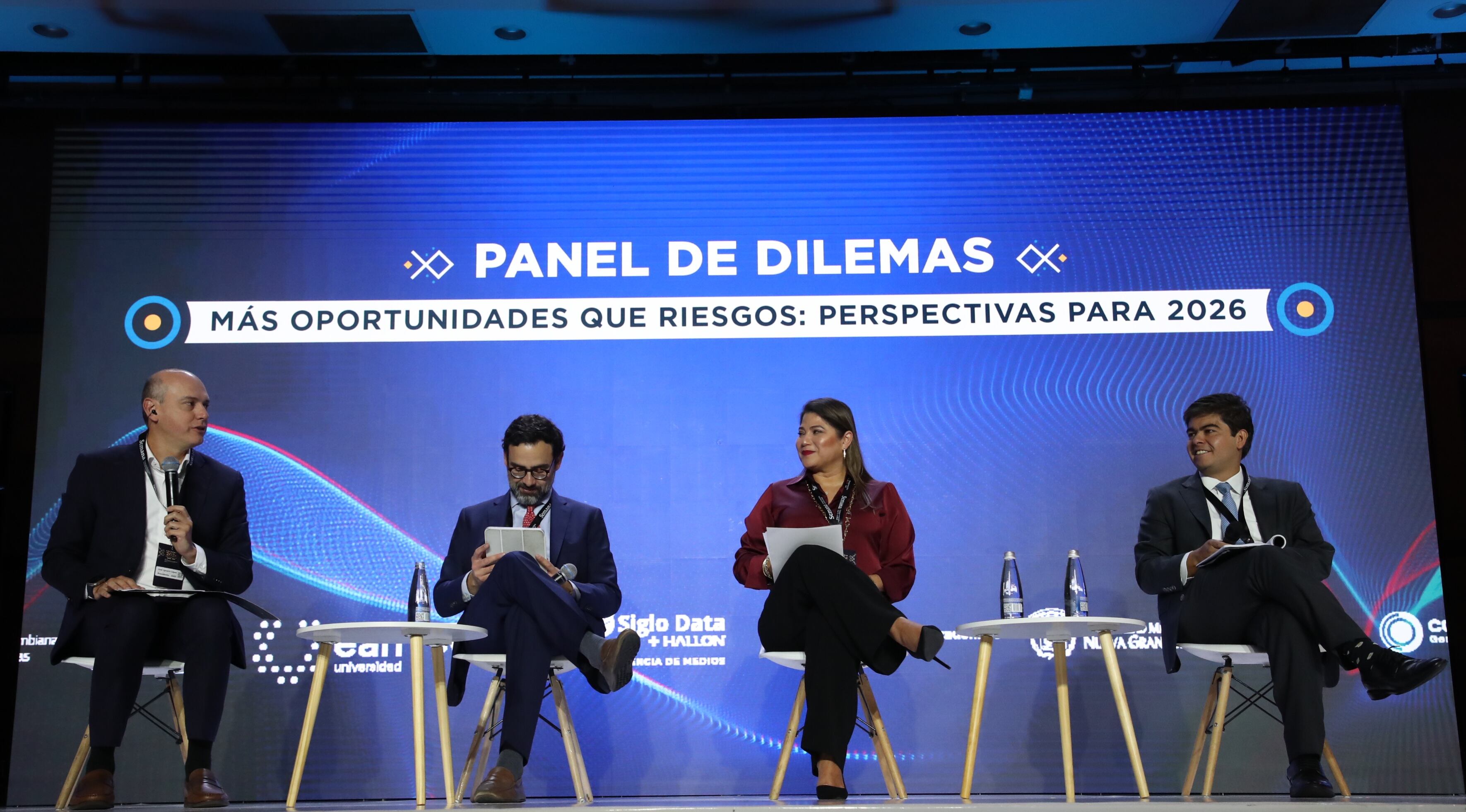 Gran Foro Colombia 2026 ¿Para dónde va el país?
Fecha: 4 de febrero de 2026
PANEL DE DILEMAS | Más oportunidades que riesgos: perspectivas para
2026
Obje


Oliver Wack
Gerente General de Control Risks para Colombia y la Región Andina
María Soledad Mosquera
Directora sectorial S&P Global, Colombia y Panamá, NSR
César Pabón
Director ejecutivo de Investigaciones Económicas Corficolombiana
Modera: José Ignacio López
Presidente del Centro de Pensamiento Económico - ANIF