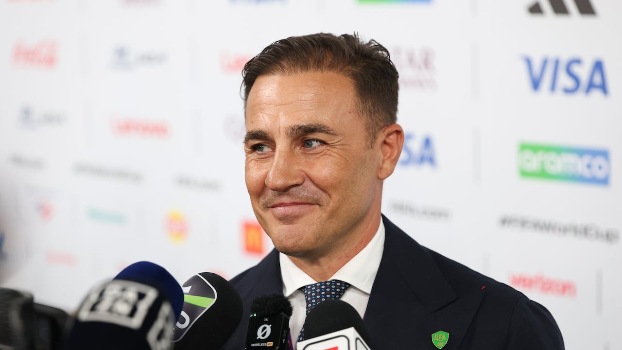 Fabio Cannavaro, entrenador de Uzbekistan, en el sorteo del Mundial 2026.