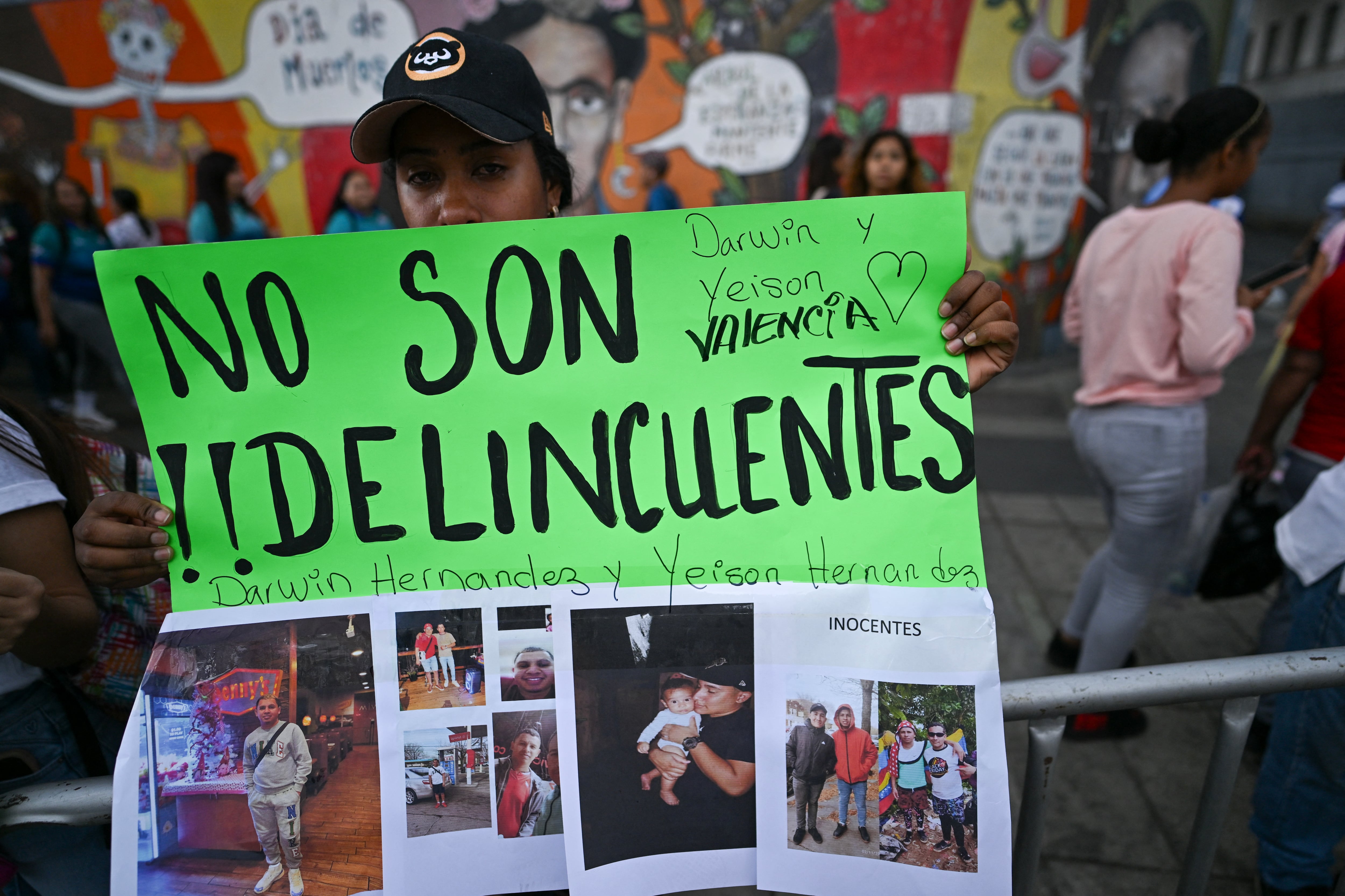 Los tatuajes fueron lo primero que vieron, al igual que muchos familiares desesperados que piden ayuda.