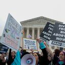 Colectivos anti aborto y colectivos pro aborto han realizado protestas frente a la Corte Suprema luego de la filtración Anna Moneymaker/Getty Images/AFP (Photo by Anna Moneymaker / GETTY IMAGES NORTH AMERICA / Getty Images via AFP)