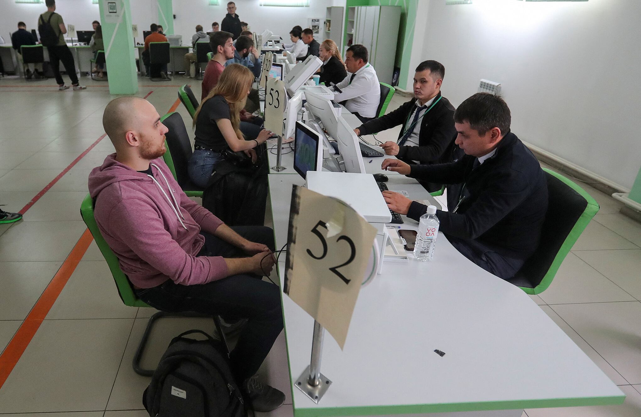 En imágenes : Travesías desde Rusia en la estación Zemo Larsi/Verkhny Lars en Georgia