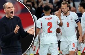Thomas Tuchel (izq.) celebrando la victoria de Inglaterra (der.).
