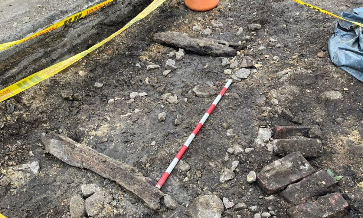 Encuentran vestigios arqueológicos en construcción del Metro