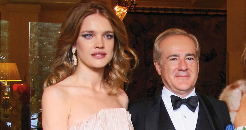 Las tarjetas que usaron el rey y varios miembros de su familia están vinculadas a una cuenta del millonario mexicano Allen Sanginés-Krause, amigo de Juan Carlos. 