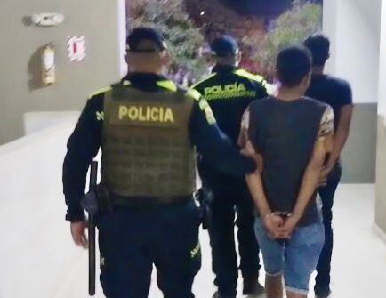 Los sujetos fueron sorprendidos con panfletos de Los Costeños