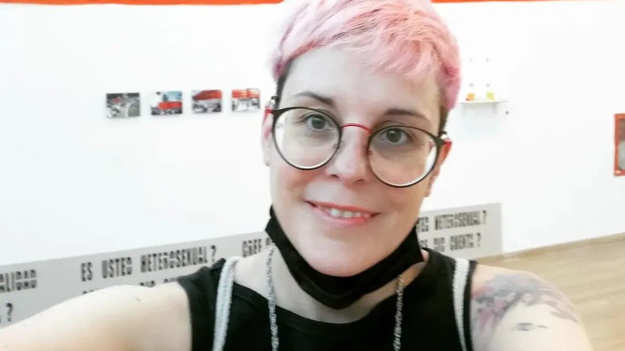 La Universidad Nacional de la Plata, en Argentina, otorgó a Mel Randev Gutiérrez el título de “Profesore en Comunicación Social”.