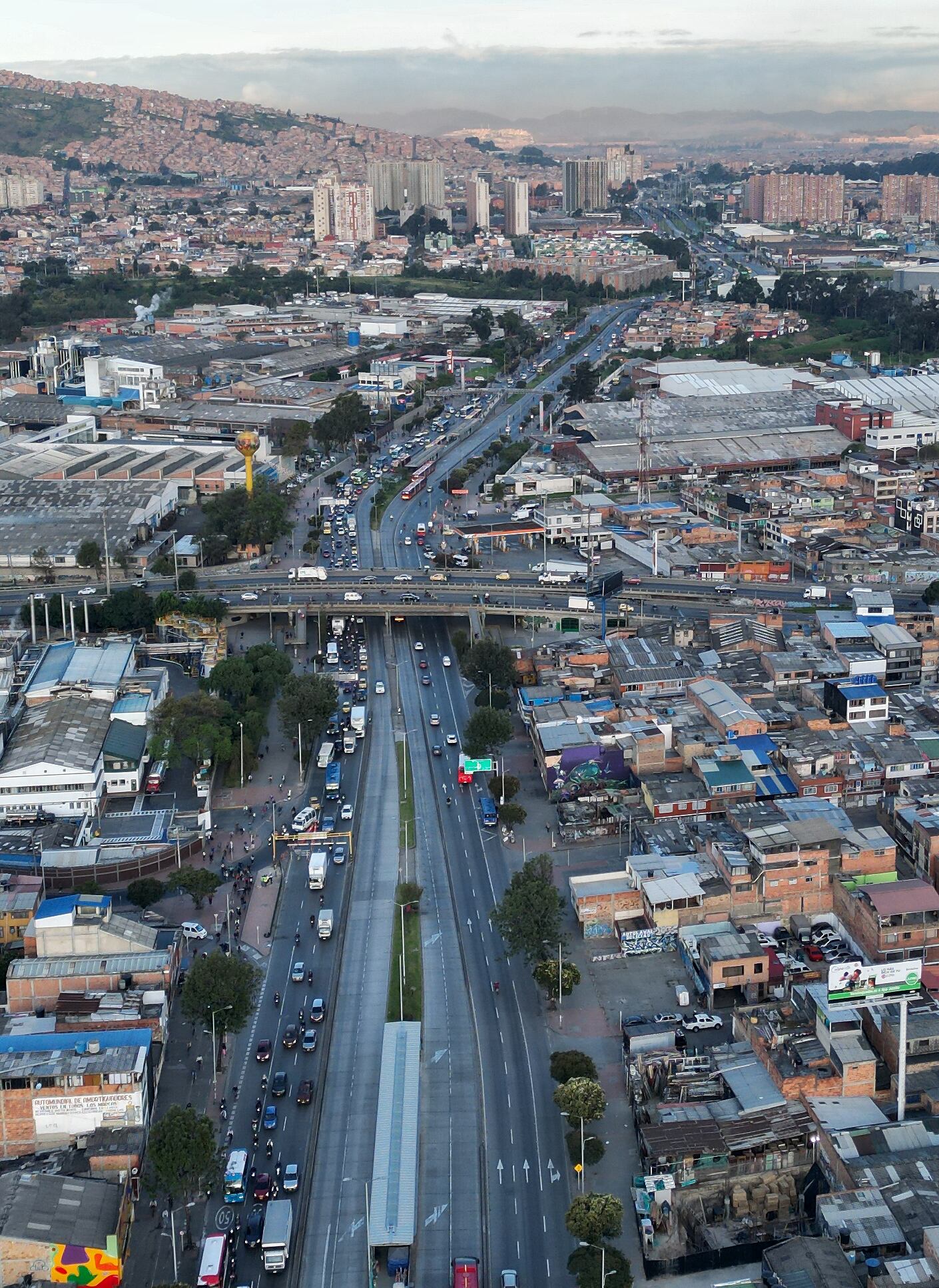 Obras Transmilenio avenida 68 demolición del puente de Venecia con avenida 68 en Bogotá es una obra liderada por el IDU
Abril 11 del 2023
Foto Guillermo Torres Reina / Semana