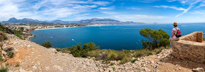 Santorini Español, municipio de España donde al menos 700 rusos disfrutan de sus playas y de la cultura mediterránea